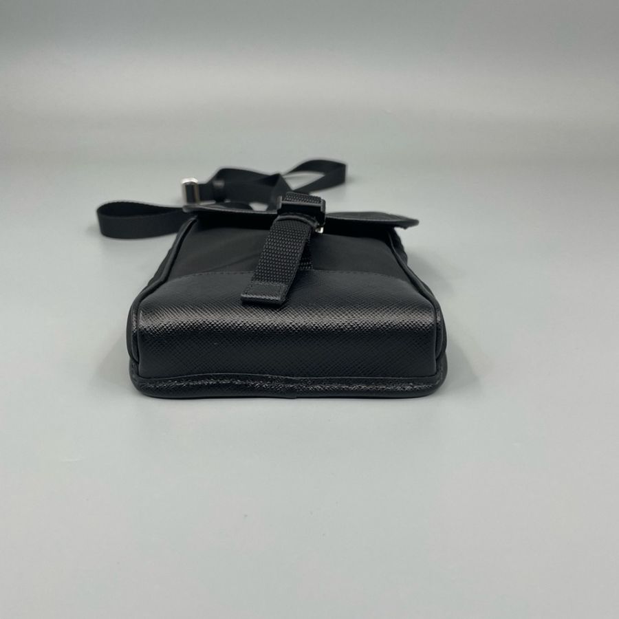 Prada • 經典鐵牌尼龍小包-5