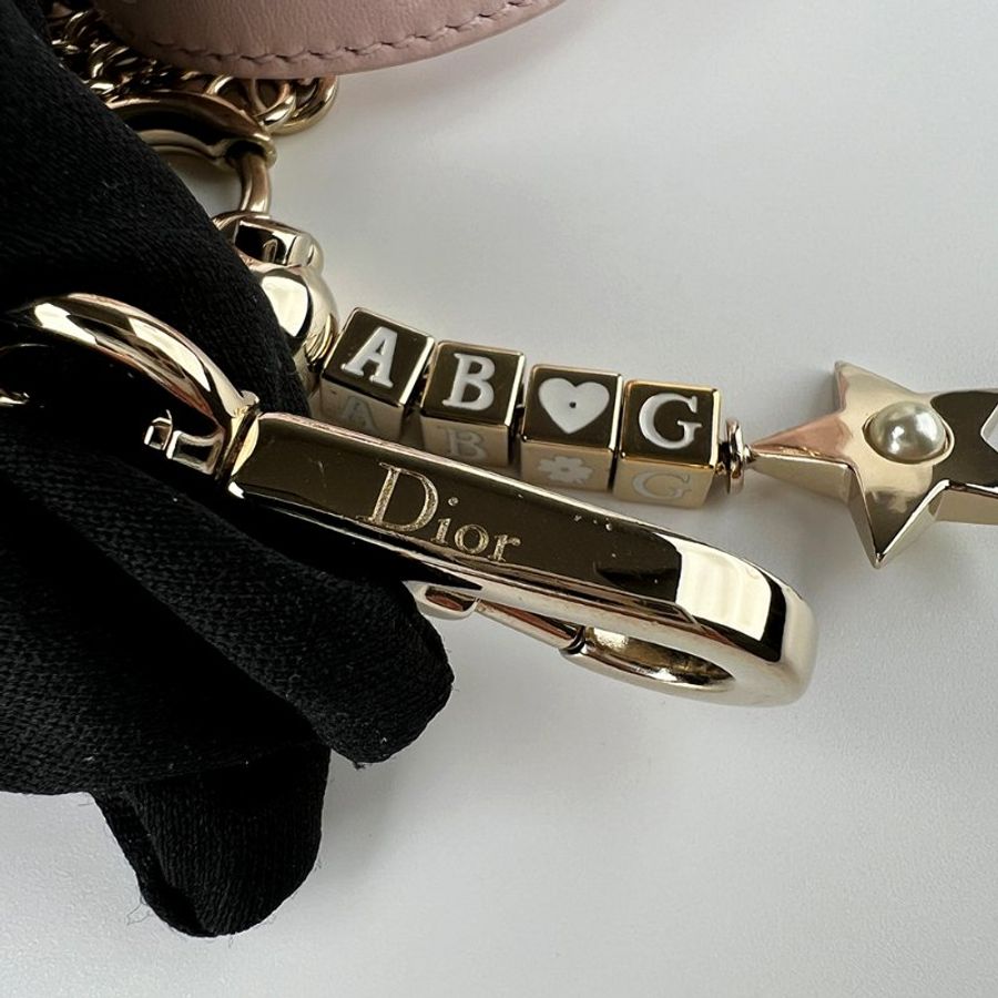 KESH 凱仕國際精品【金色吊飾、優雅甜美】Lady Dior My ABCDior 櫻花粉手提包|迪奧戴妃包|淡粉色羊皮革藤格紋-15