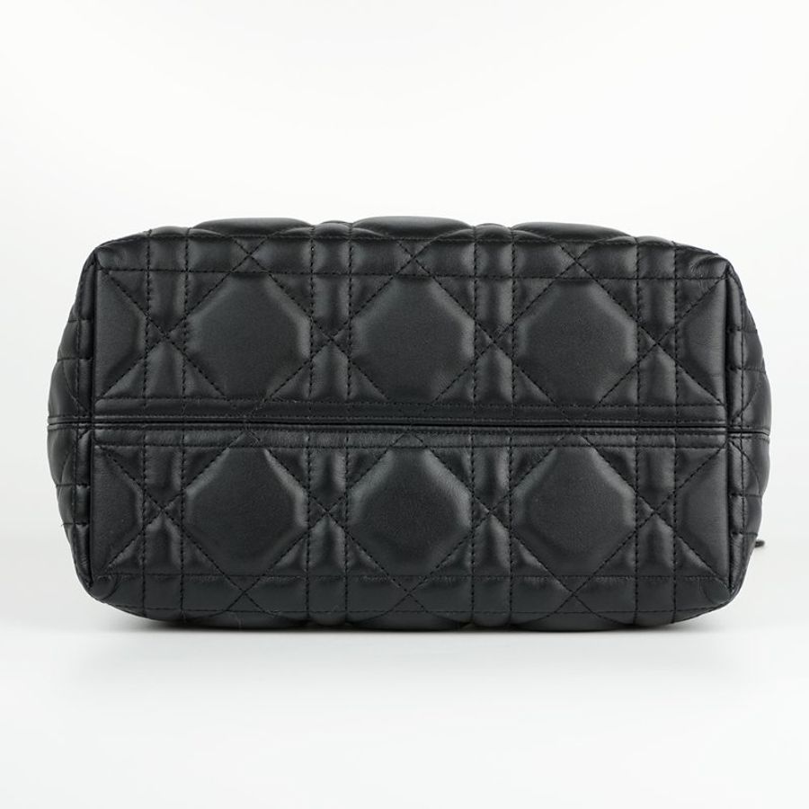 KESH 凱仕國際精品【金屬吊飾、優雅日常托特】DIOR Toujours Small 迪奧小型手提包|黑色籐格紋小牛皮|金扣-8