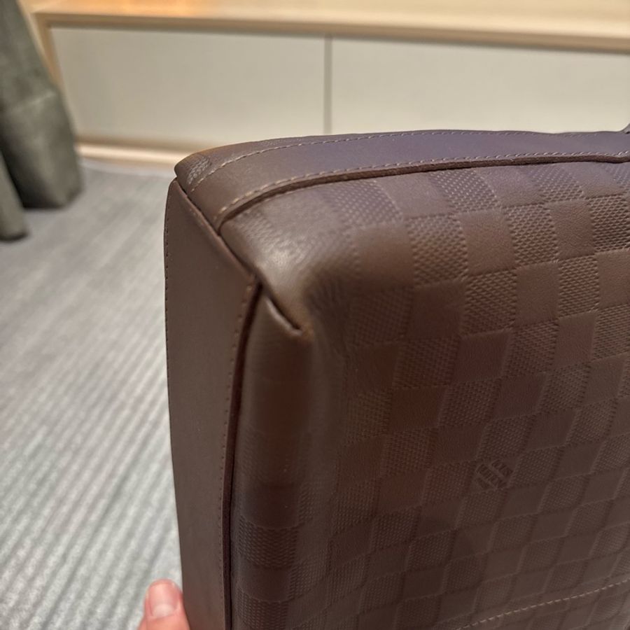 LV Louis Vuitton Damier Infini 深咖啡壓紋皮革斜背包 郵差包 男包-16