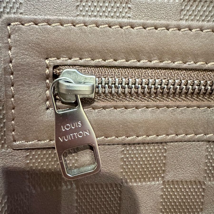LV Louis Vuitton Damier Infini 深咖啡壓紋皮革斜背包 郵差包 男包-29