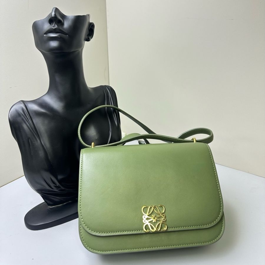 羅意威/Loewe綠色狗牙斜挎包 尺寸20*13 無配件-0