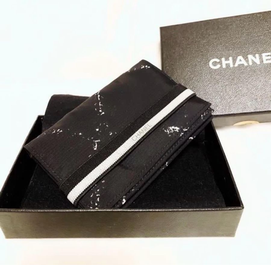 🍒CHANEL 香奈兒 藝術噴漆帆布 3層名片/卡夾(水波紋皮內襯 / 5碼開)3F260508-1-2