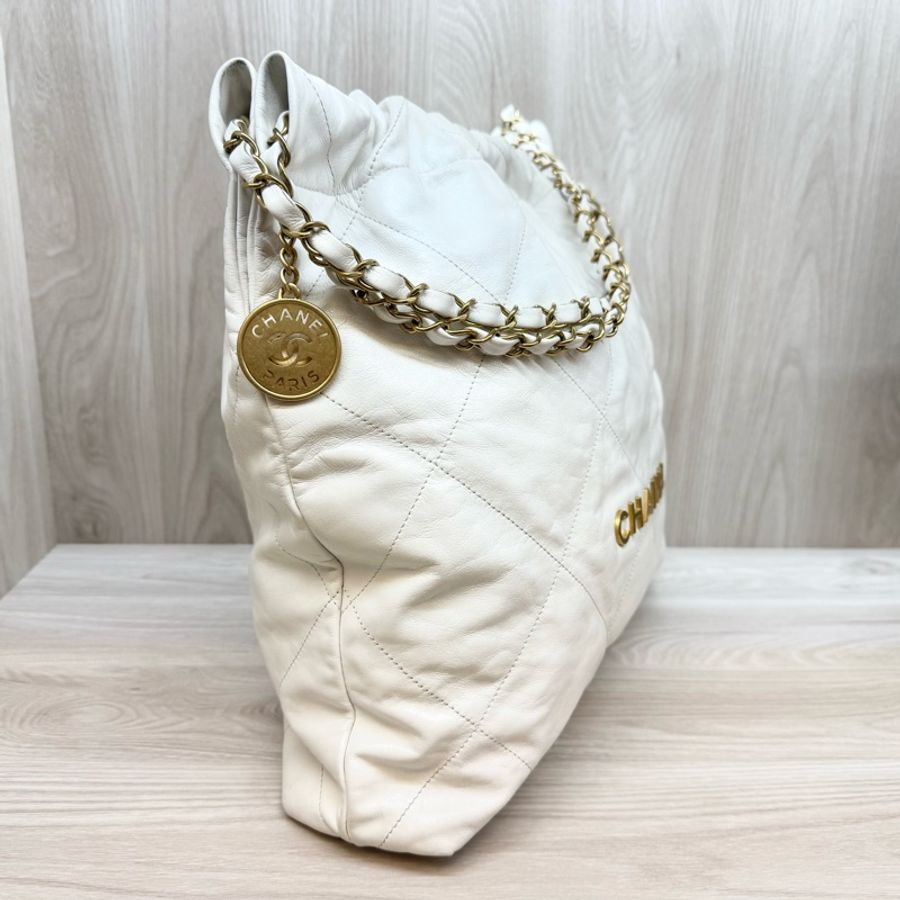Chanel白色油蠟小牛皮中號22Bag-5