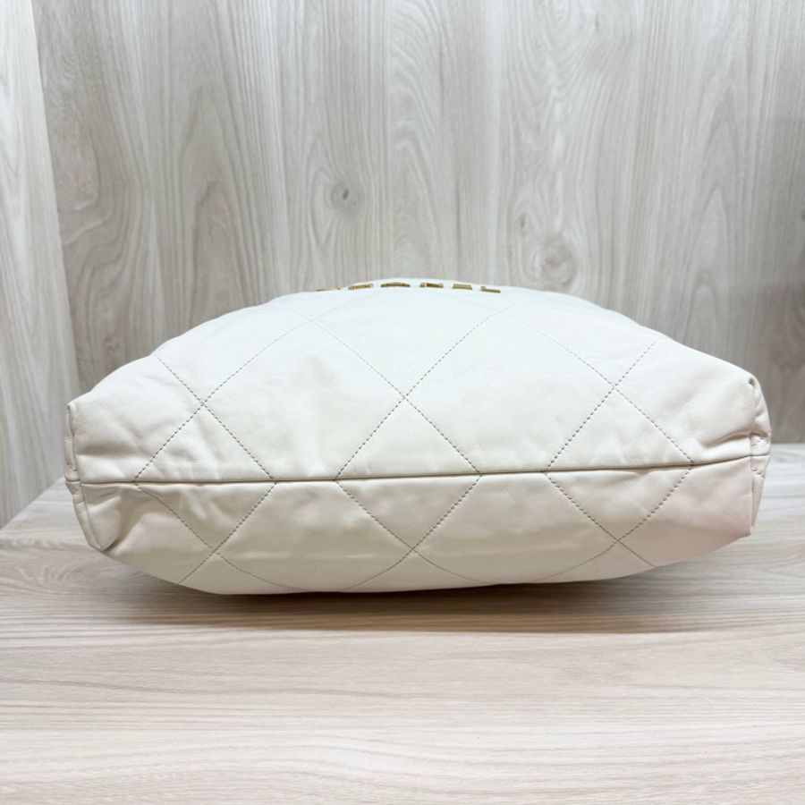 Chanel白色油蠟小牛皮中號22Bag-7