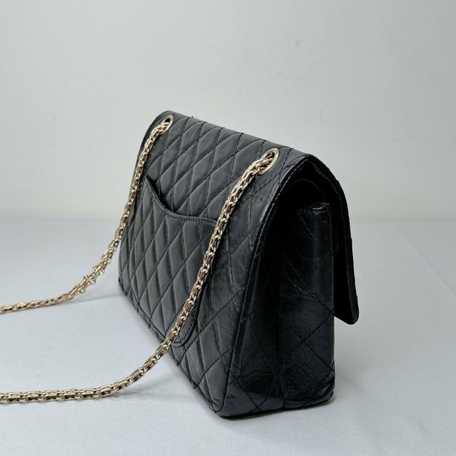 CHANEL 2.55黑金翻蓋鏈帶包-5