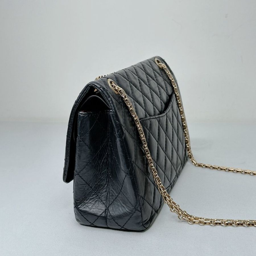 CHANEL 2.55黑金翻蓋鏈帶包-6