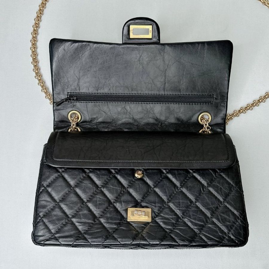 CHANEL 2.55黑金翻蓋鏈帶包-7