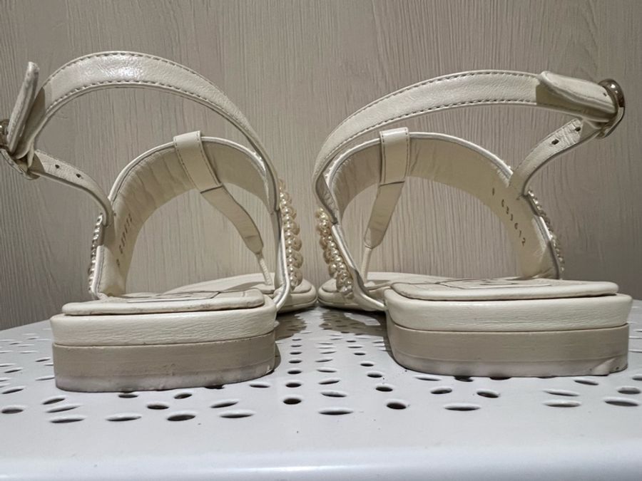 Chanel 滿排珍珠夾腳涼鞋-5