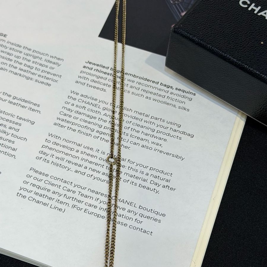 CHANEL白色菱格紋大雙C淡金項練-4