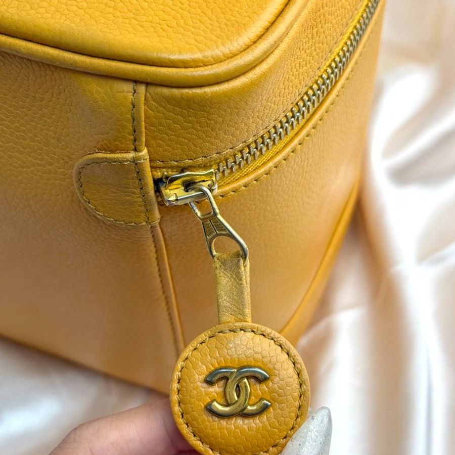 Chanel Vanity Case 化妝包 黃色 牛皮 中號 豎版-6