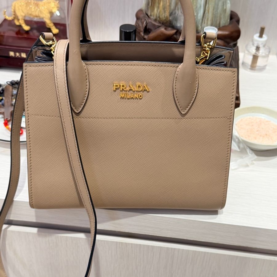 Prada 皮革 硬挺粉藕色 氣質名媛 手提包 肩背包 大容量 上班族 約會必備-1