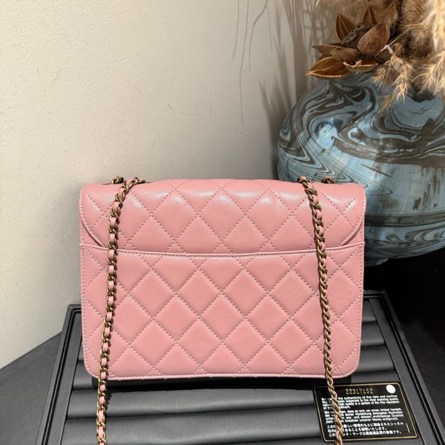 Chanel 16p深粉色羊皮lock口蓋包 附件:22開保卡 🈚附件-1
