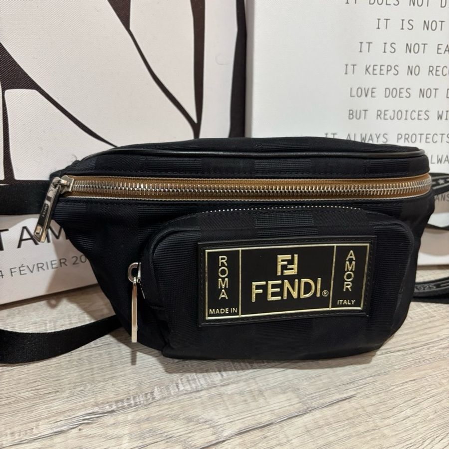 Fendi “ROMA AMOR” 胸口包/腰包-5