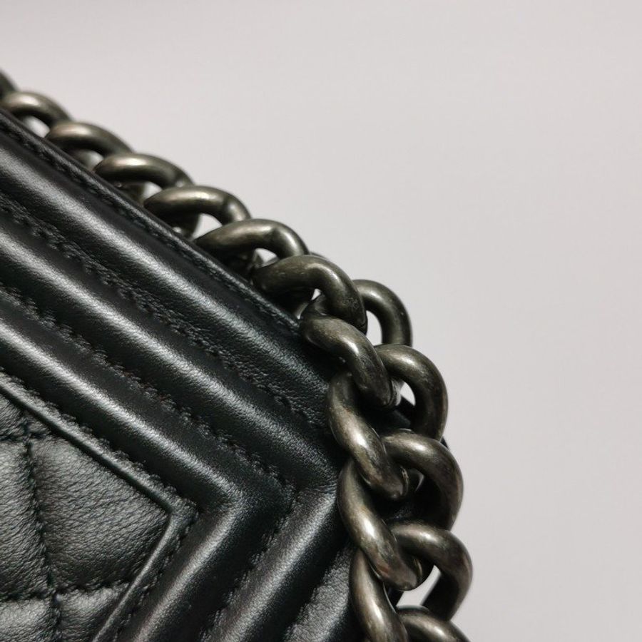 Chanel Leboy 經典款小號牛皮菱格絎縫方形雙C鎖扣斜背包單肩包-17