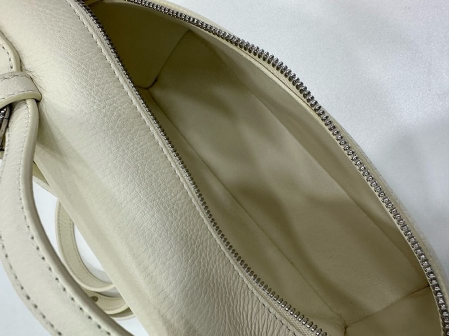 Loro Piana ExtraPocket LP白銀飯盒包 L19 拉鍊開合 粒面小牛皮 單肩手提包-5