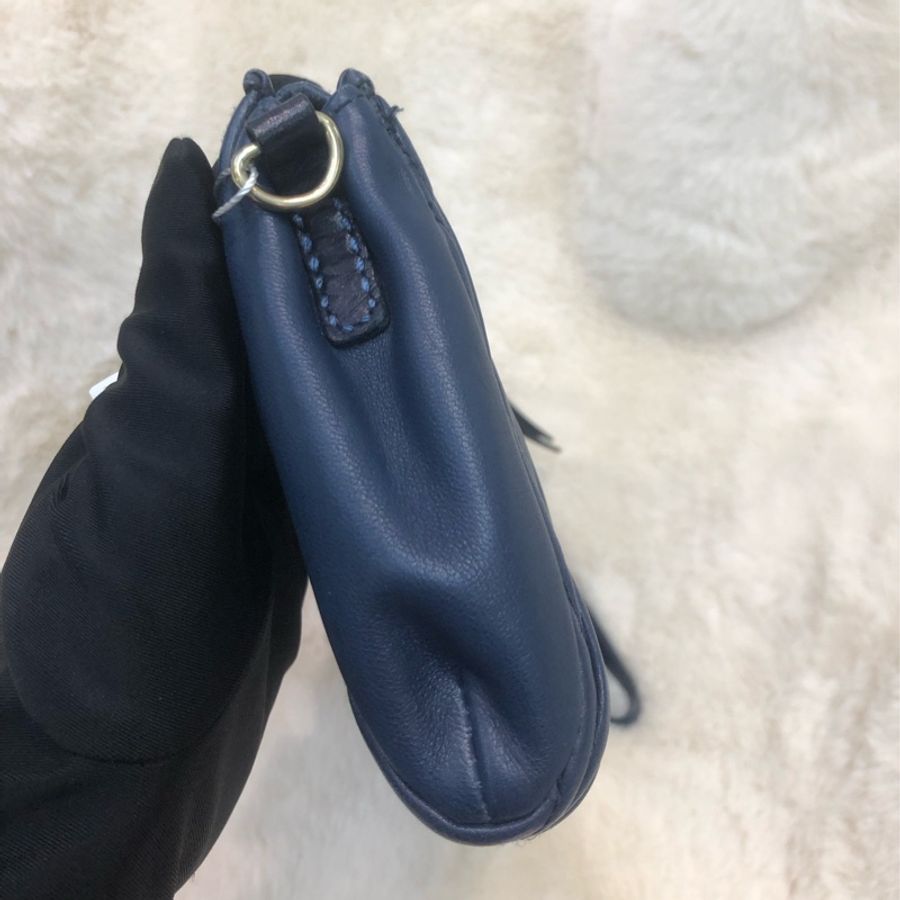 Miu Miu 藍色皺皮手拿包 XC299-3