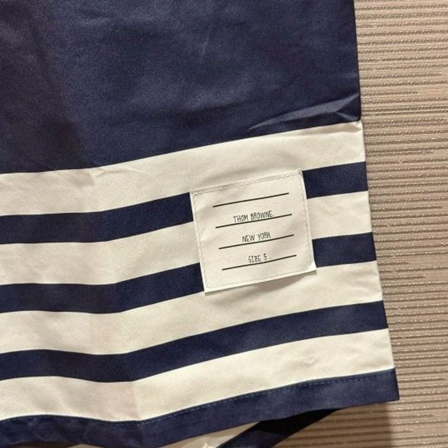 💎Han's house精品服飾💎THOM BROWNE TB 尼龍 四槓 海灘褲 短褲 現貨 5 原價19100-3