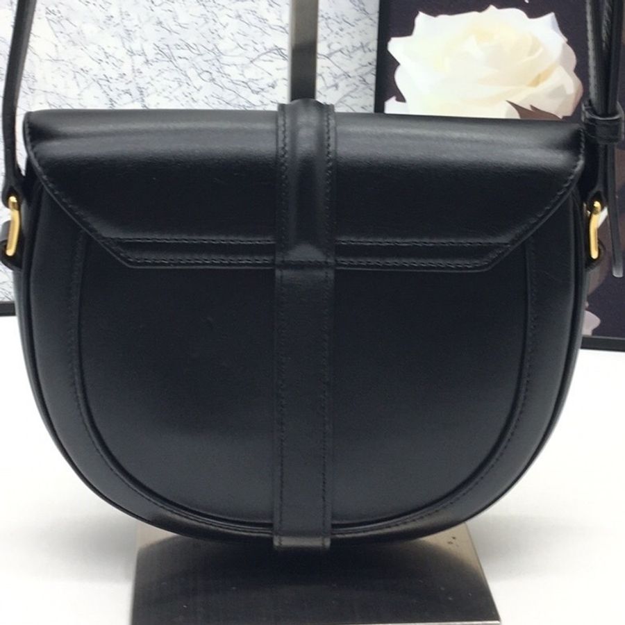 CELINE賽琳黑金Besace16單肩斜挎包，附件：塵袋，尺寸：16*16*4-8