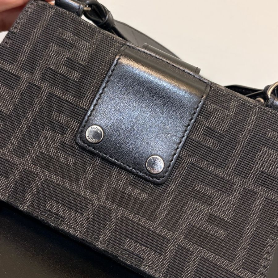 Fendi 9.5成新 Mini baguette斜背包-2