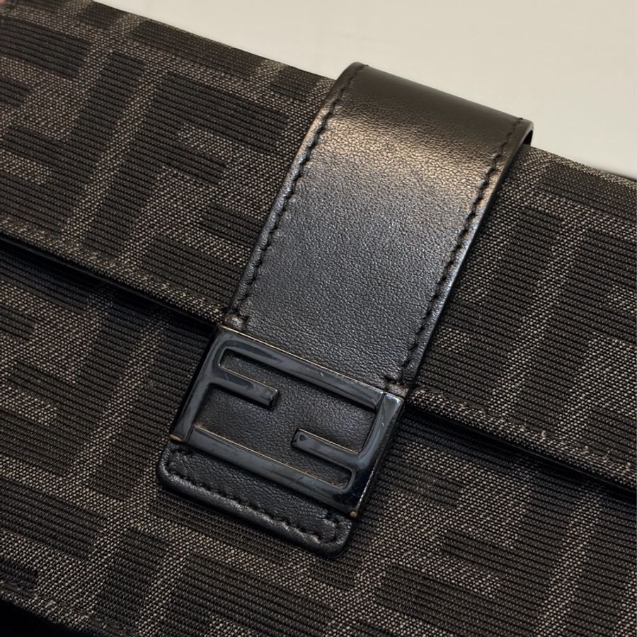 Fendi 9.5成新 Mini baguette斜背包-15