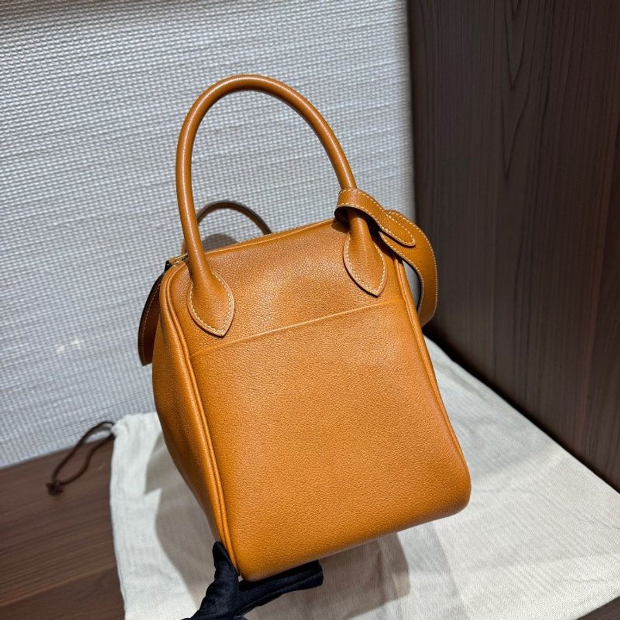 Hermes愛馬仕 金棕金扣Lindy30 肩背包-3