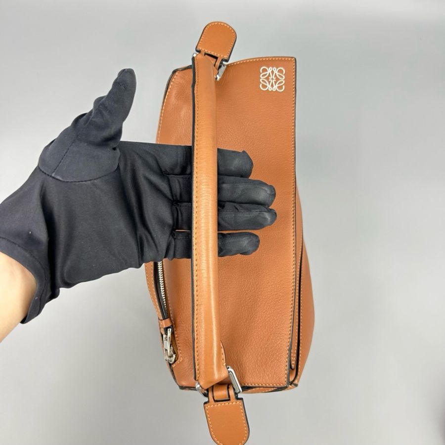 Loewe 羅意威 焦糖色幾何包中號尺寸28*12*14-6