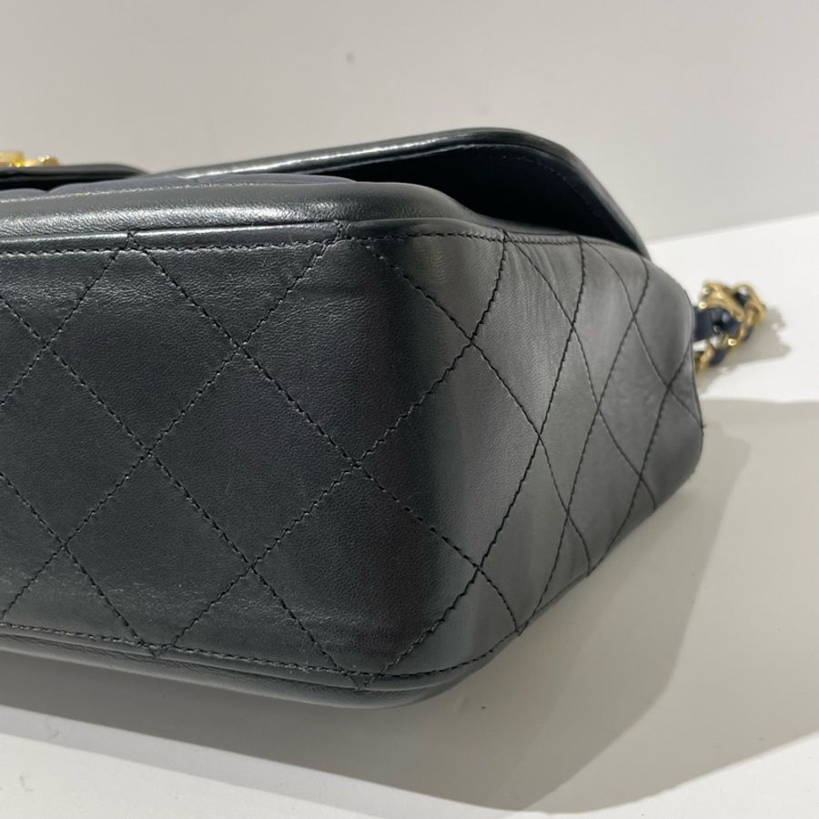 CHANEL香奈兒季節款藍黑金扣CF扣鏈條單肩斜挎包 20開 31*8*16cm🈚附件-6