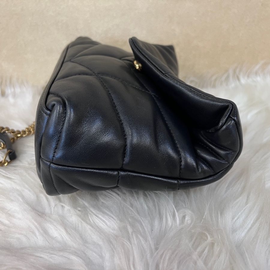 YSL 黑羊皮金釦Puffer Mini信封下蓋肩斜背包-4