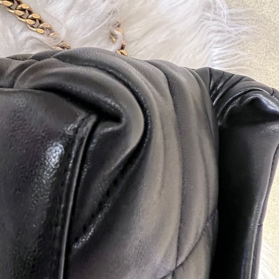 YSL 黑羊皮金釦Puffer Mini信封下蓋肩斜背包-7