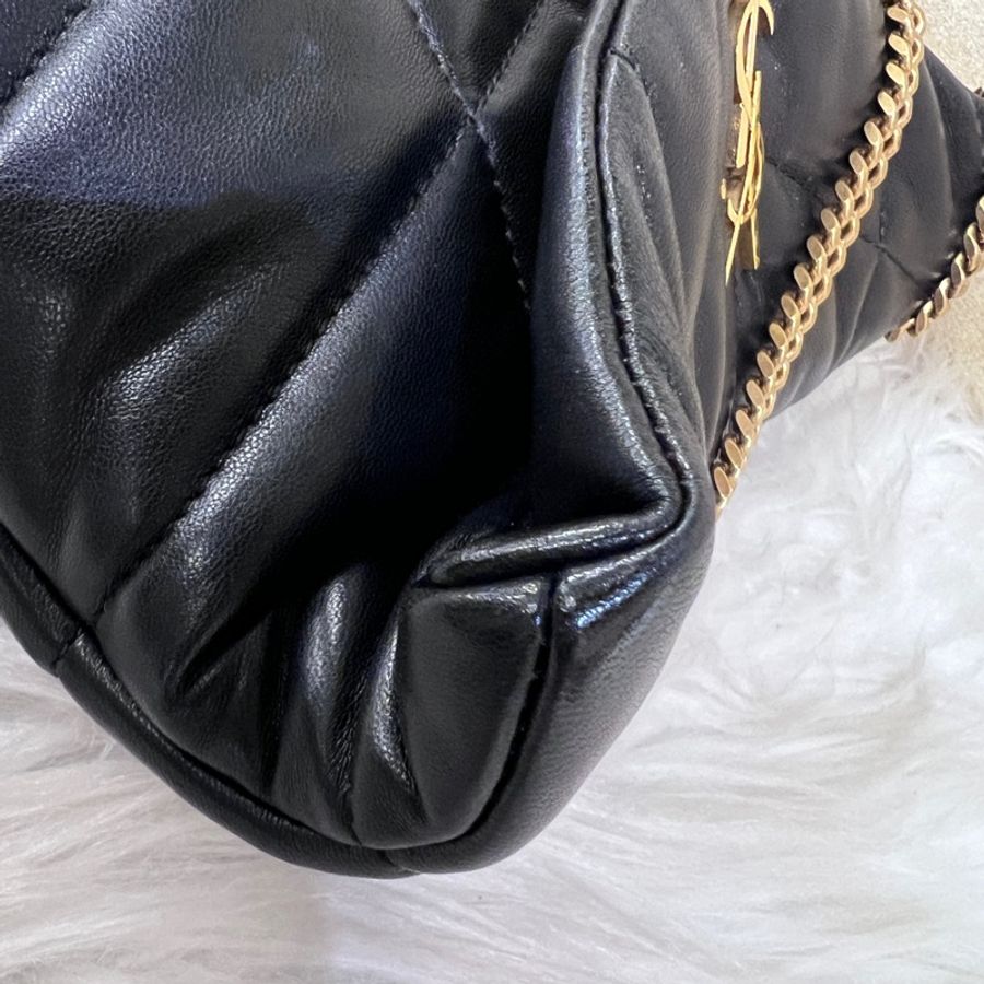 YSL 黑羊皮金釦Puffer Mini信封下蓋肩斜背包-10
