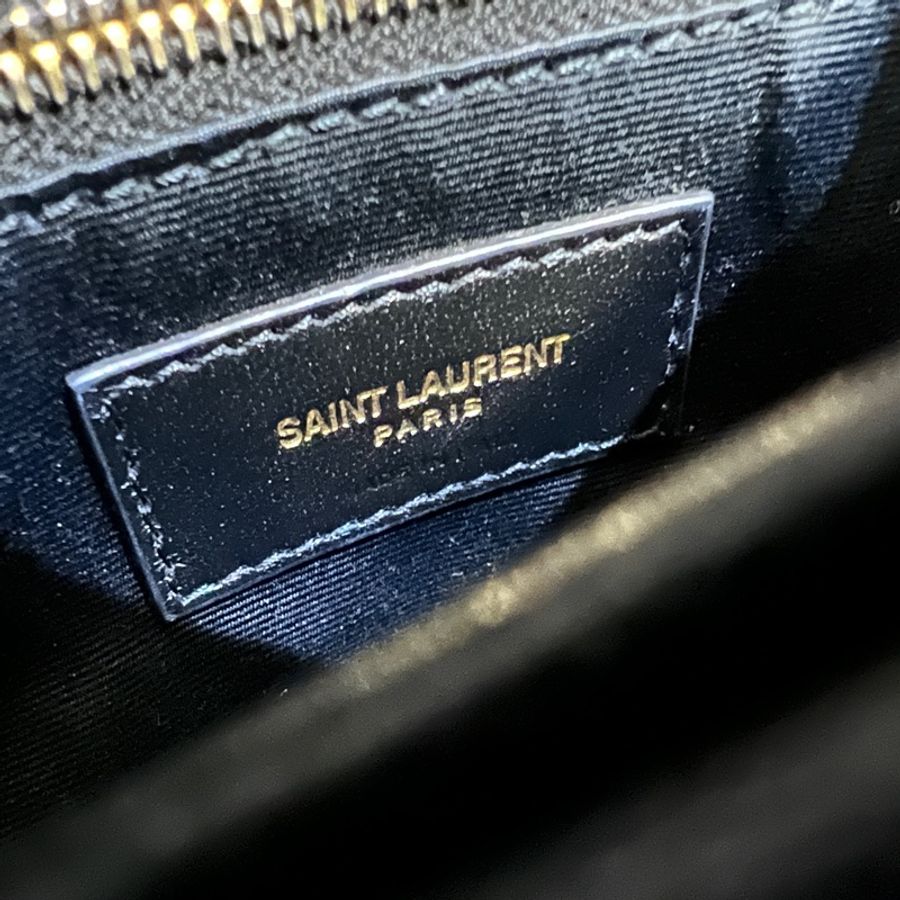 YSL 黑羊皮金釦Puffer Mini信封下蓋肩斜背包-13