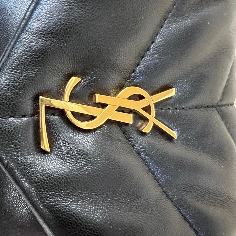 YSL 黑羊皮金釦Puffer Mini信封下蓋肩斜背包-16