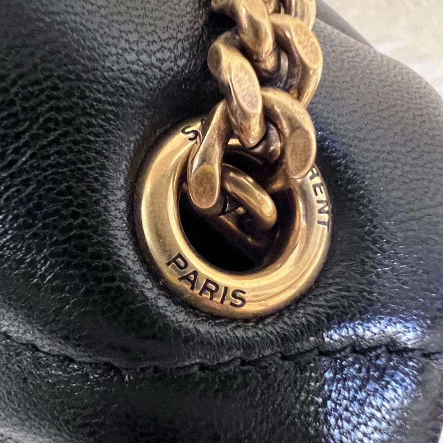 YSL 黑羊皮金釦Puffer Mini信封下蓋肩斜背包-20