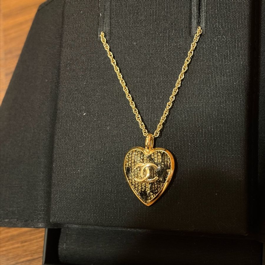 CHANEL 黑色蕾絲復古愛心項鍊-2