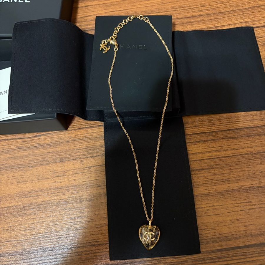 CHANEL 黑色蕾絲復古愛心項鍊-13