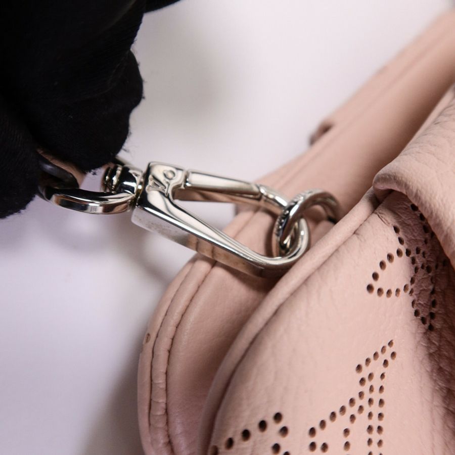 LOUIS VUITTON Monogram Mahina Scala Mini Pouch肩背袋-13
