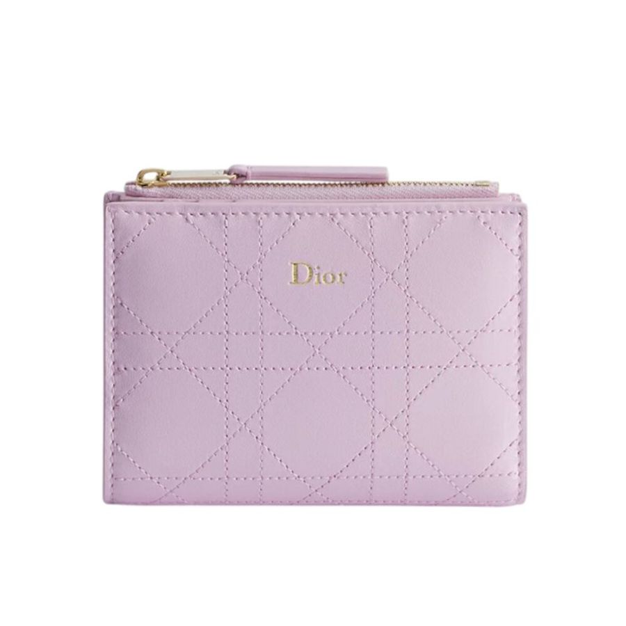 【Dior 迪奧】Trianon Dahlia 對折 籐格紋 羊皮 拉鍊 皮夾 卡夾 短夾 夢幻粉色 S4603OSQM_20N-0