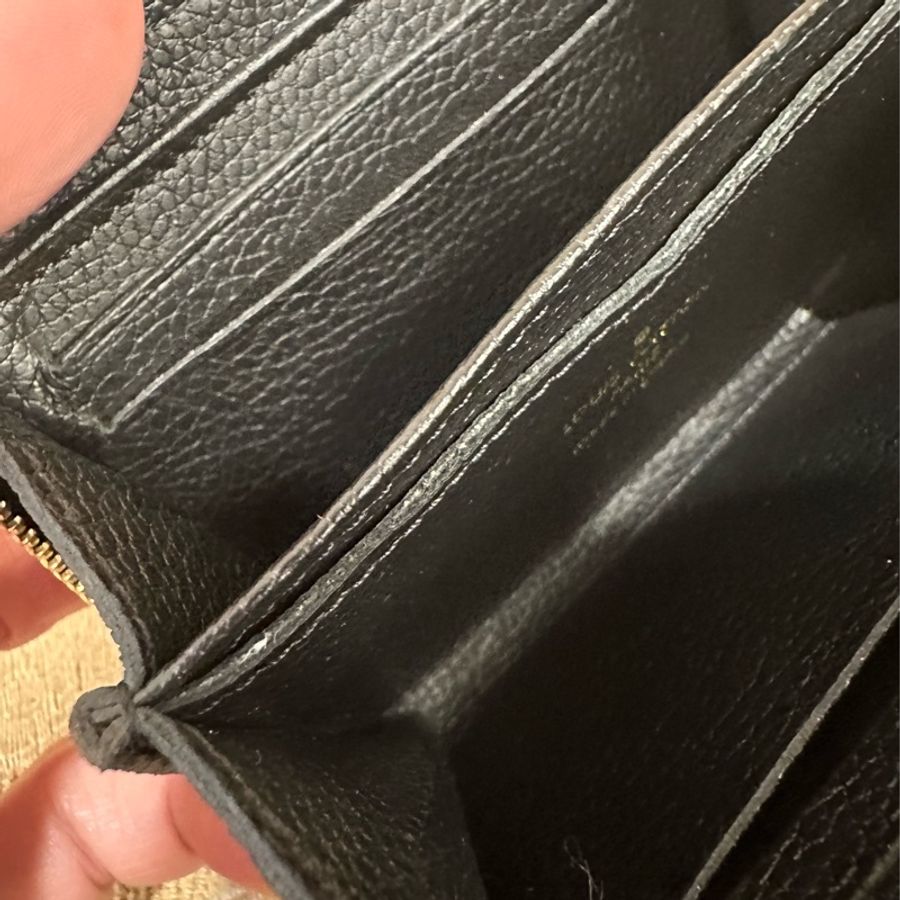 LV 黑牛皮壓紋金釦ㄇ拉零錢包M60574-13