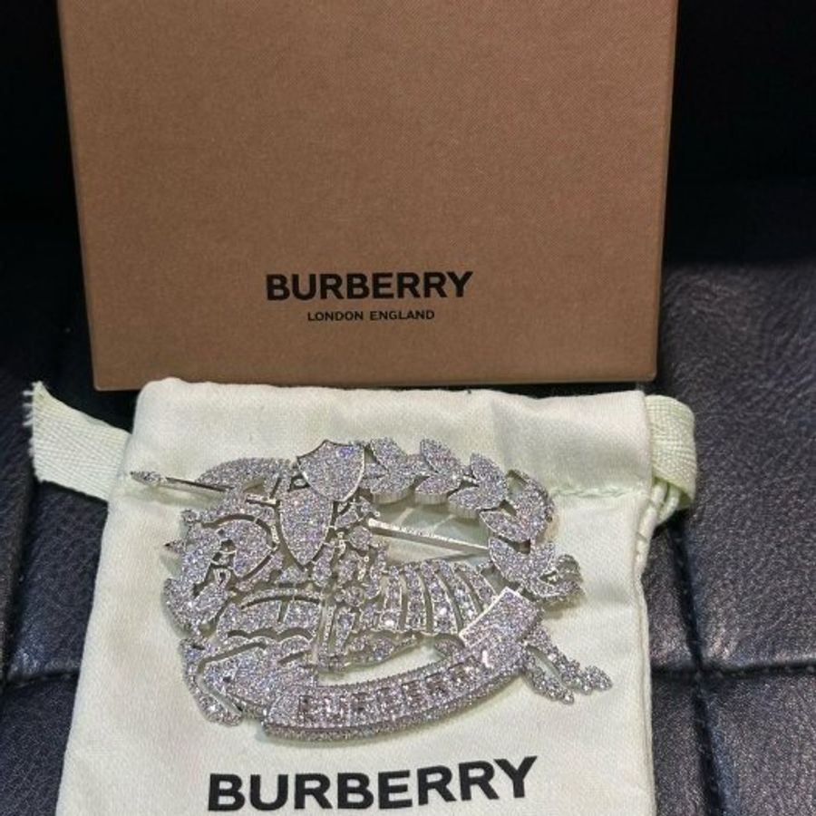 💎Han's house精品服飾💎BURBERRY 手工鑲嵌水晶 戰馬 騎士 別針 胸針-0