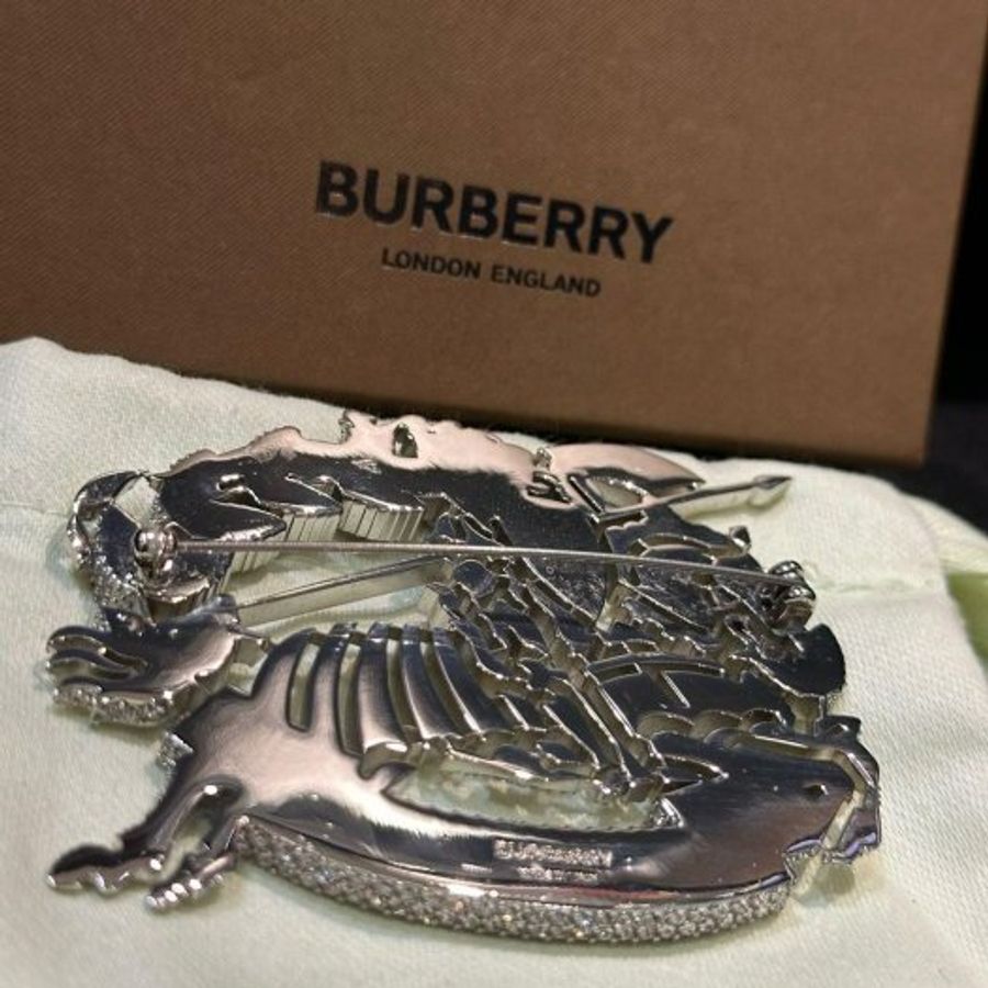 💎Han's house精品服飾💎BURBERRY 手工鑲嵌水晶 戰馬 騎士 別針 胸針-1