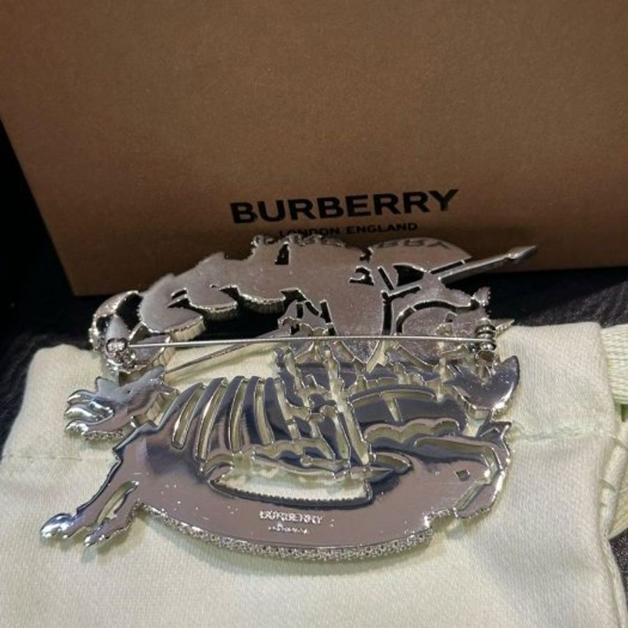 💎Han's house精品服飾💎BURBERRY 手工鑲嵌水晶 戰馬 騎士 別針 胸針-2
