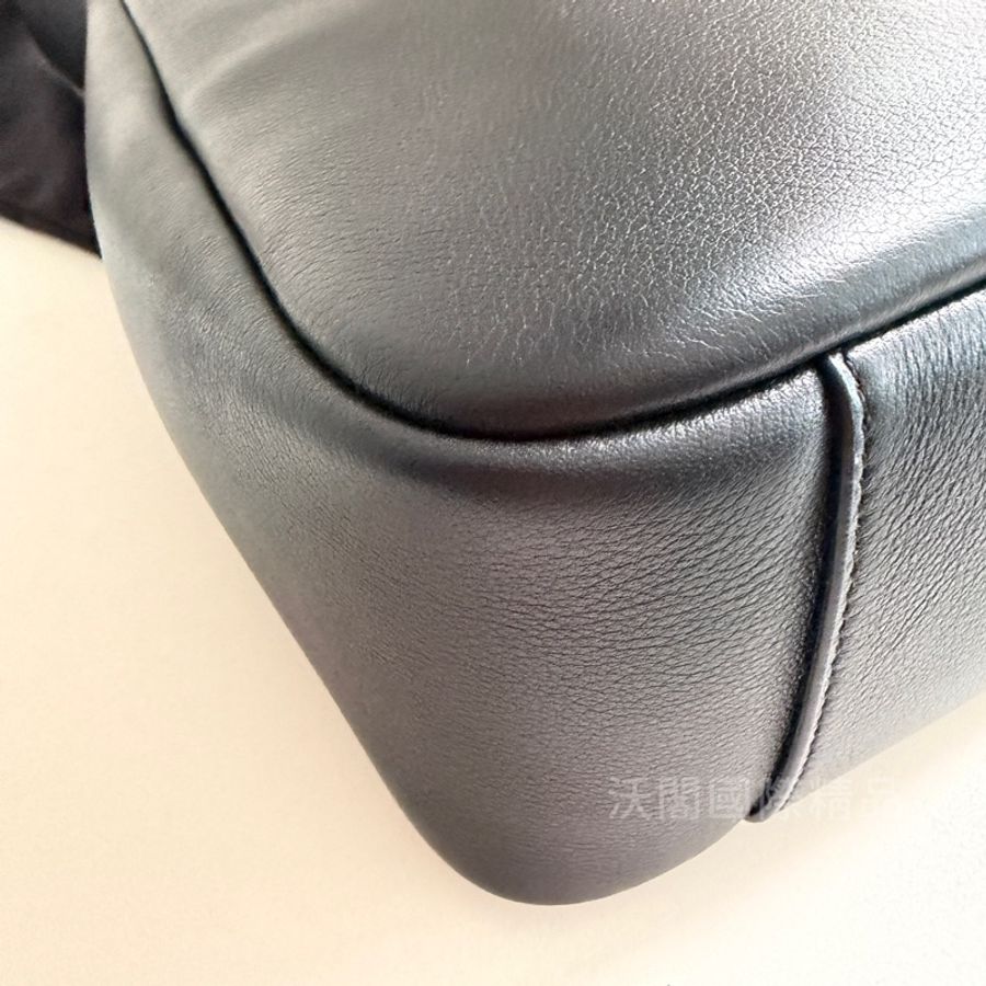 SAINT LAURENT HOBO小號黑色牛皮金扣肩背包 （包況極佳）-7