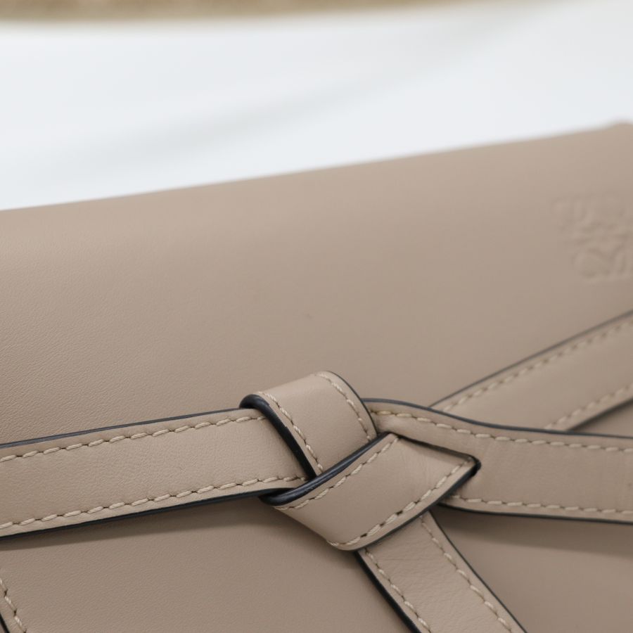 Loewe 羅威 Mini Gate 燕麥色 牛皮 斜挎包 單肩包-11