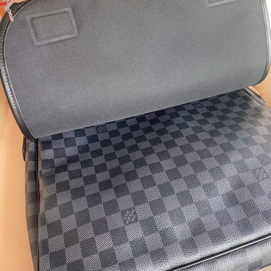 LV路易威登黑棋盤郵差包翻蓋包格子公文包斜挎包 翻蓋包容量大可做電腦包 小號 肩帶可調節-5