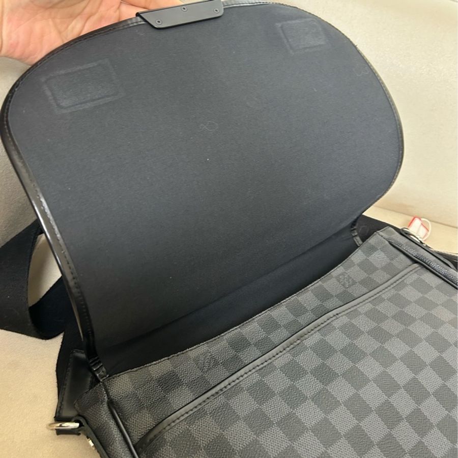 LV路易威登黑棋盤郵差包翻蓋包格子公文包斜挎包 翻蓋包容量大可做電腦包 小號 肩帶可調節-7