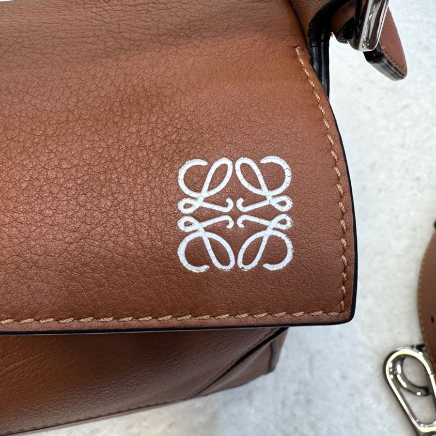 LOEWE 羅意威 焦糖色牛皮 Puzzle 小號 幾何設計 白標停產款 322.30.S21-24