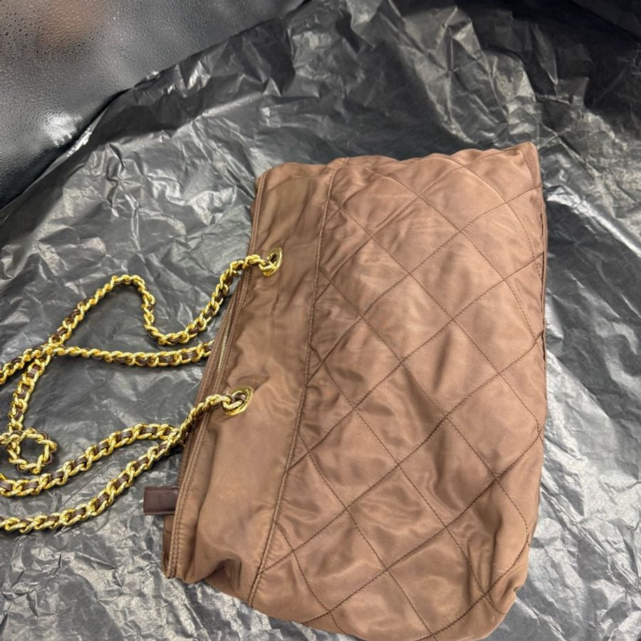 Prada • 經典巧克力色金釦尼龍托特包-2