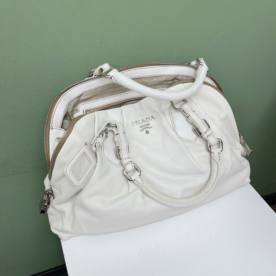 Prada • 白色銀釦全皮保齡球包-1