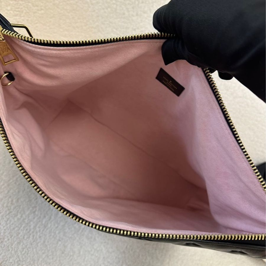 LOUIS VUITTON Coussin 小牛皮流浪包 手提、斜挎、單肩包 中號，女款 黑色牛皮-7
